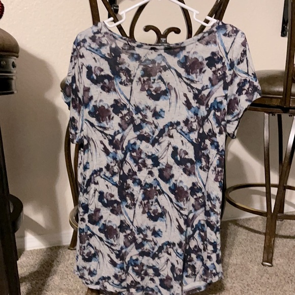 Vera Wang blouse. - Picture 3 of 3